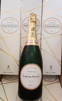 Dieser Laurent Perrier Brut Champagner kann nur mit dem reinsten Traubenmost bereitet werden. 
